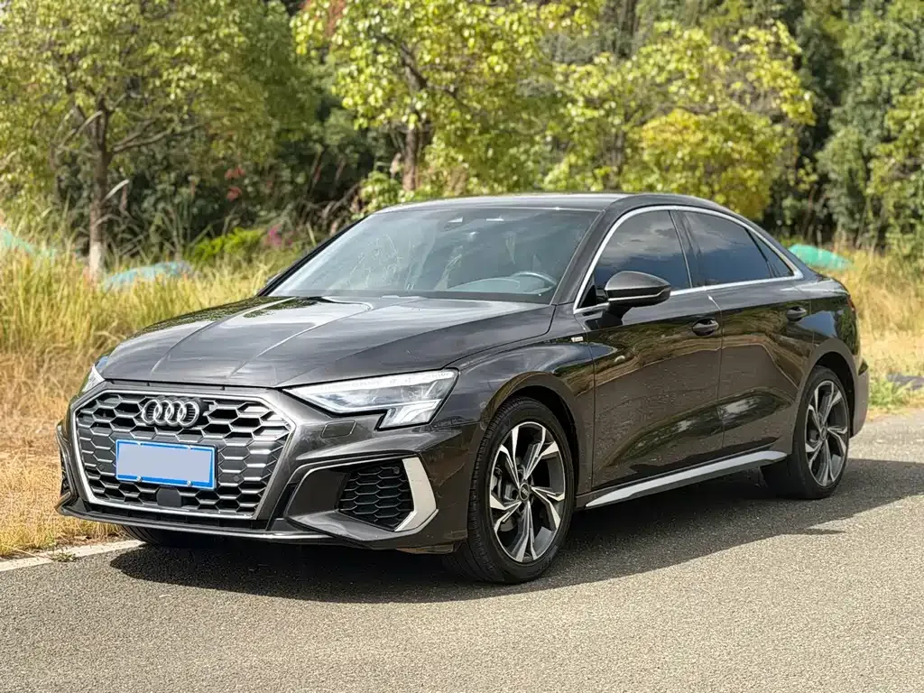 Audi A3 — фото 1