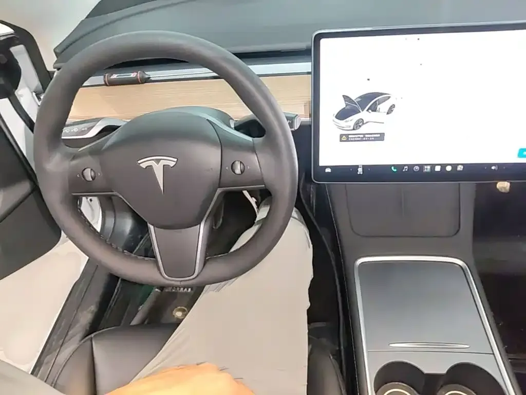 Tesla Model 3 — фото 7