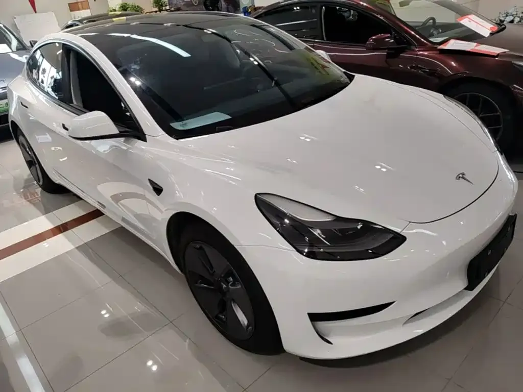 Tesla Model 3 — фото 10