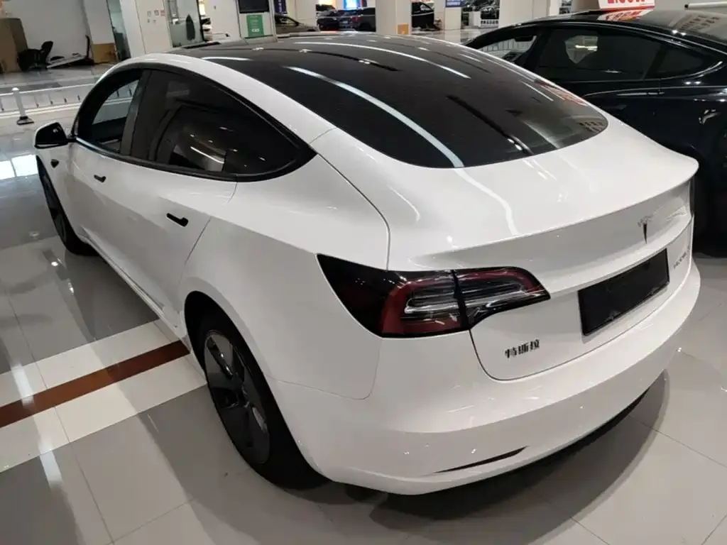 Tesla Model 3 — фото 9