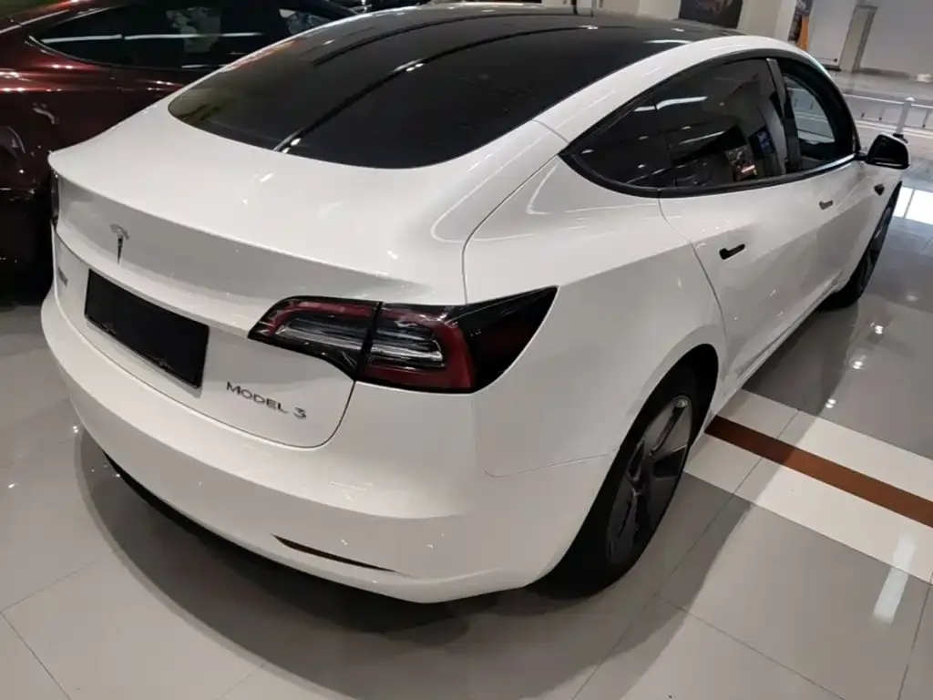 Tesla Model 3 — фото 5