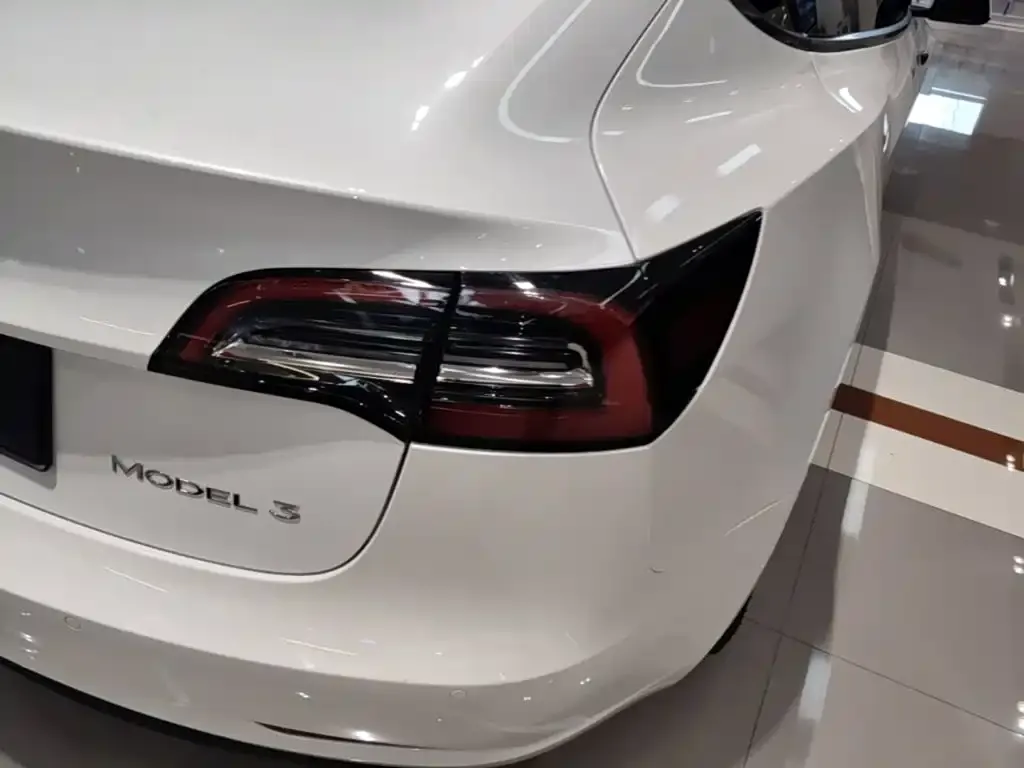 Tesla Model 3 — фото 3