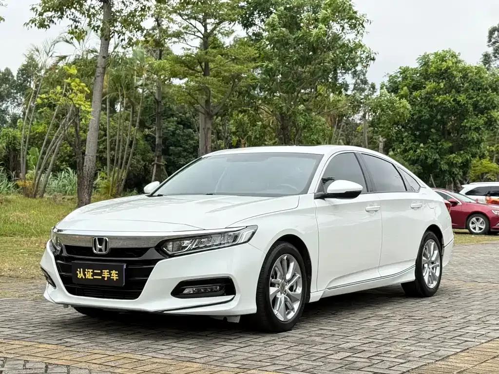 Honda Accord — фото 1
