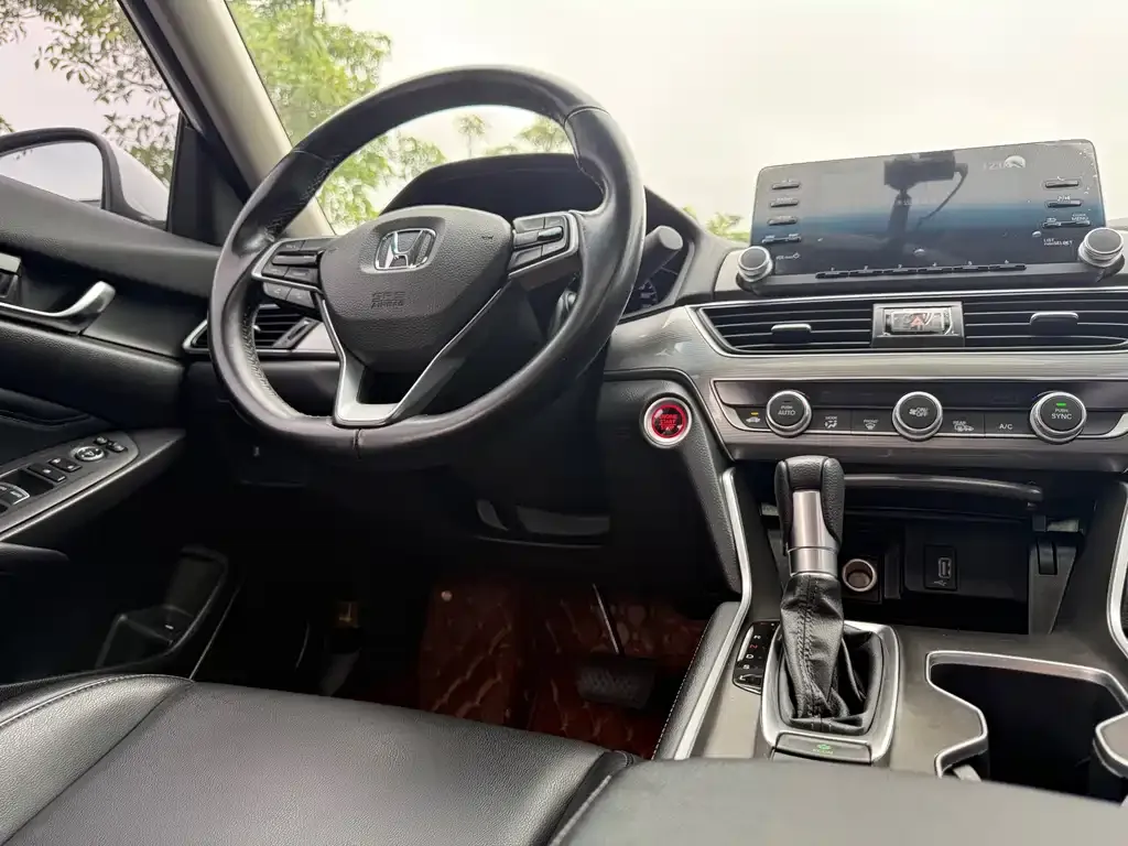 Honda Accord — фото 10
