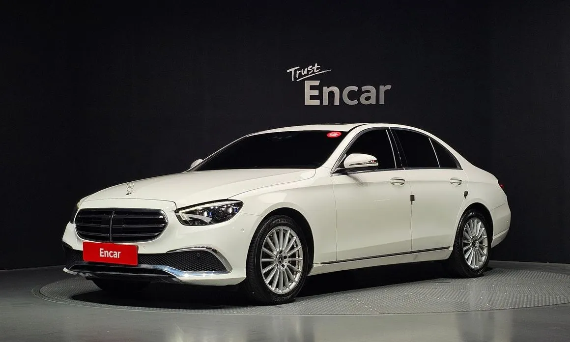 Mercedes-Benz E-Class — фото 1