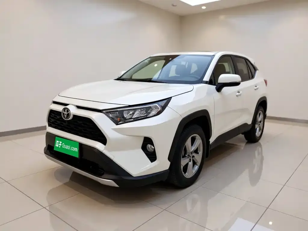 Toyota RAV4 — фото 1