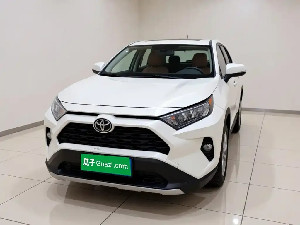 Toyota RAV4 — фото 7