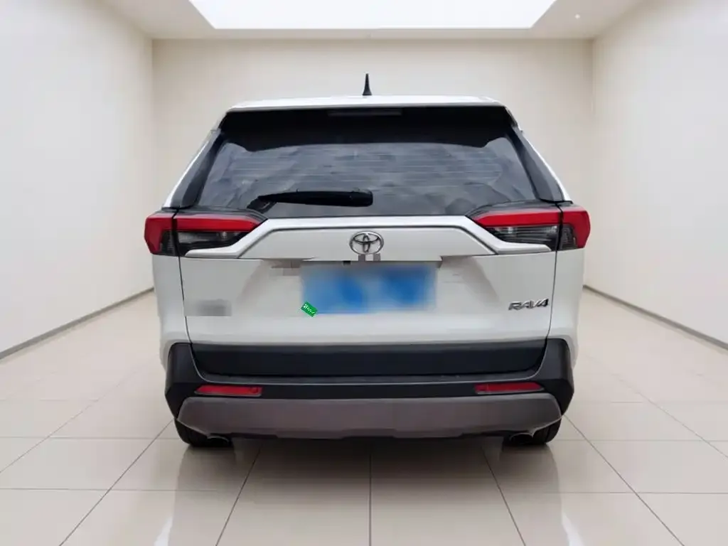 Toyota RAV4 — фото 2