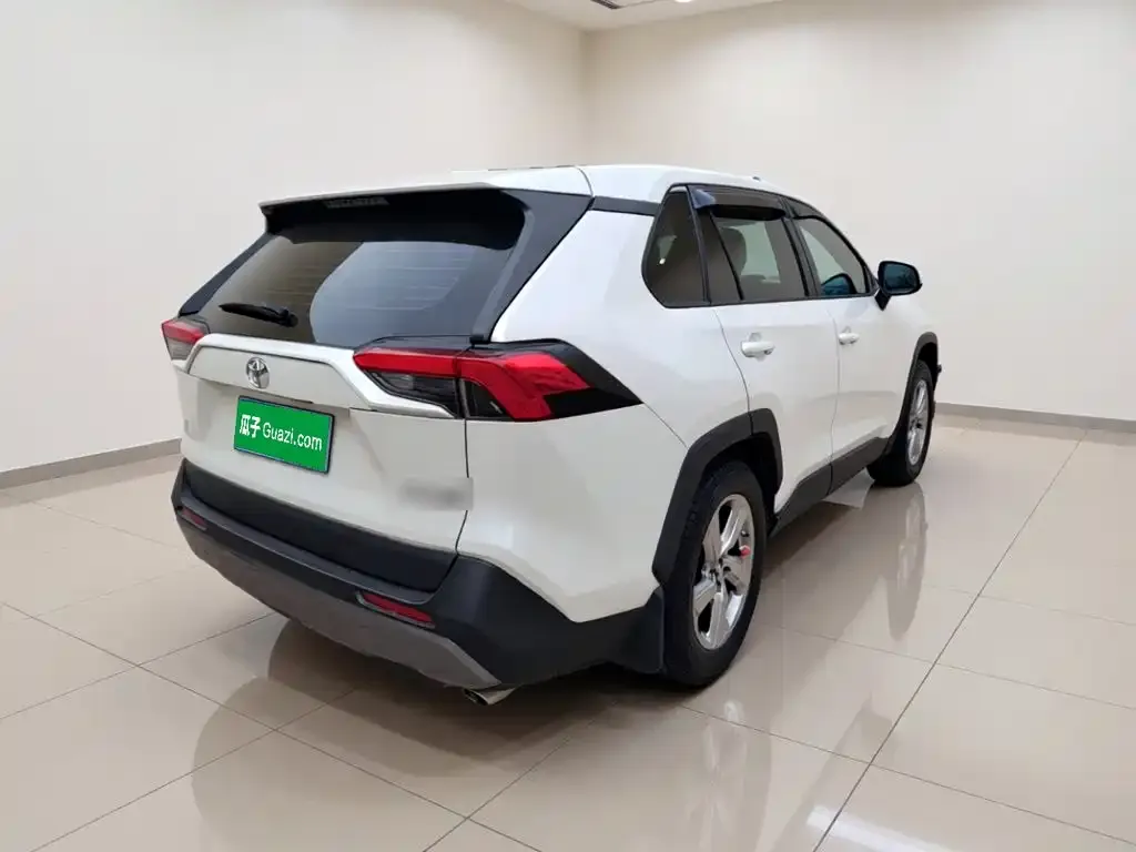 Toyota RAV4 — фото 6