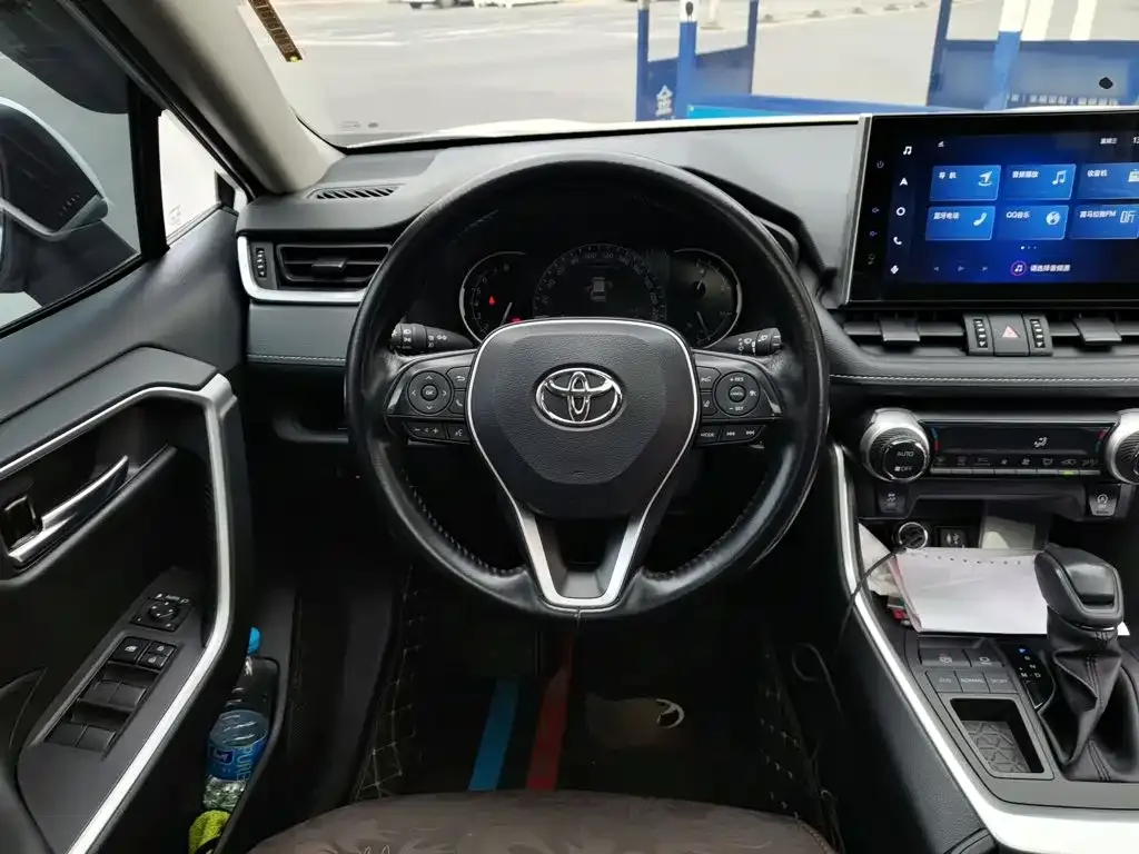 Toyota RAV4 — фото 3