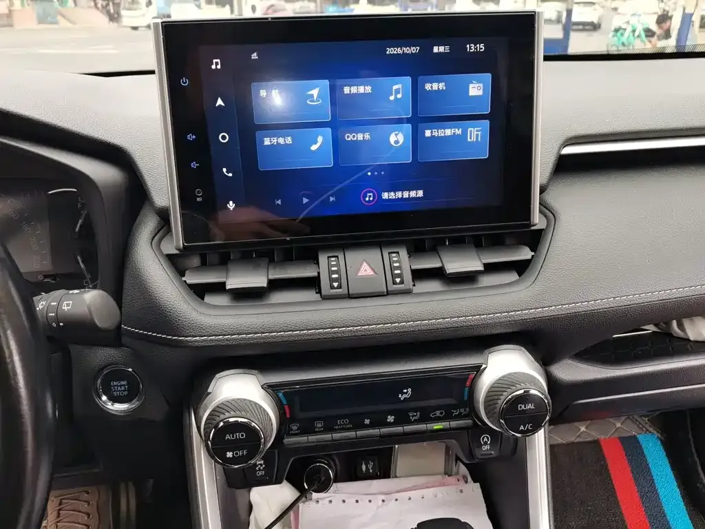 Toyota RAV4 — фото 10