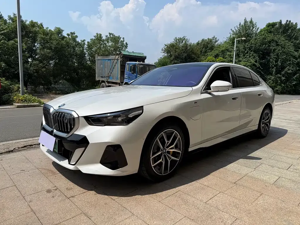 BMW i5 — фото 1