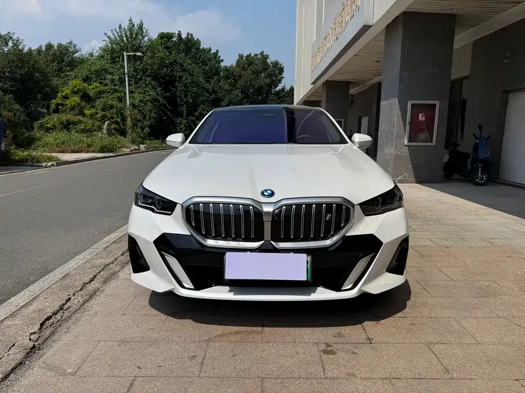 BMW i5 — фото 4