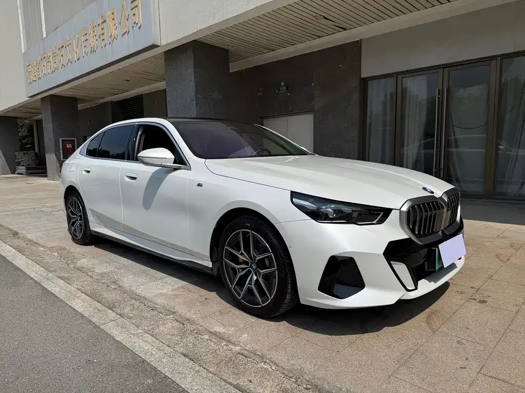 BMW i5 — фото 2