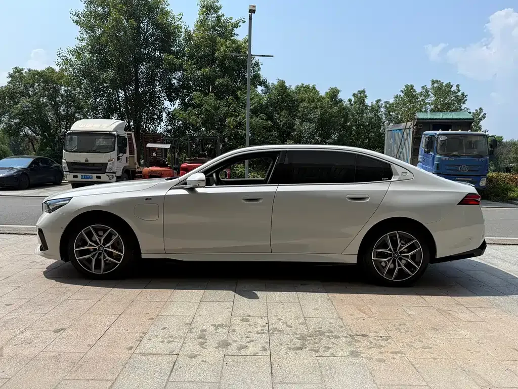 BMW i5 — фото 10