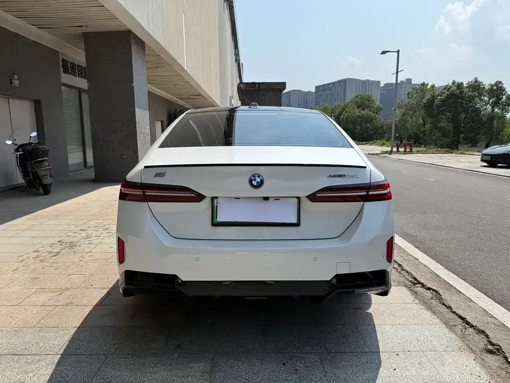 BMW i5 — фото 9