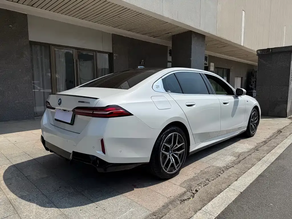 BMW i5 — фото 3