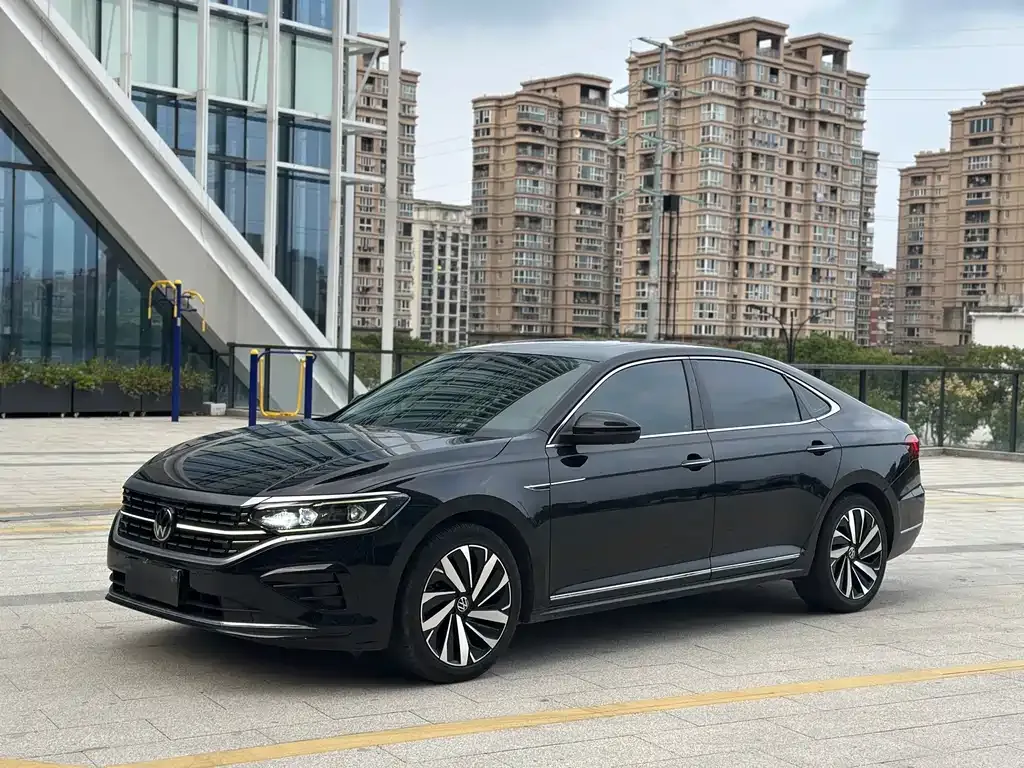 Volkswagen Passat — фото 1