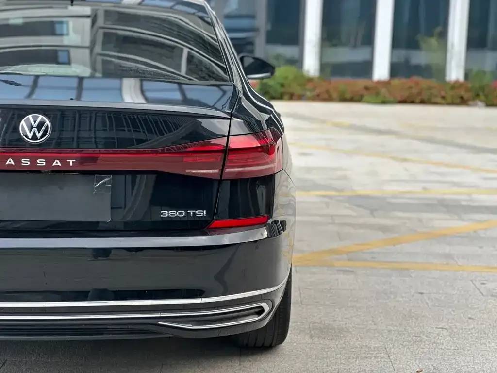 Volkswagen Passat — фото 7