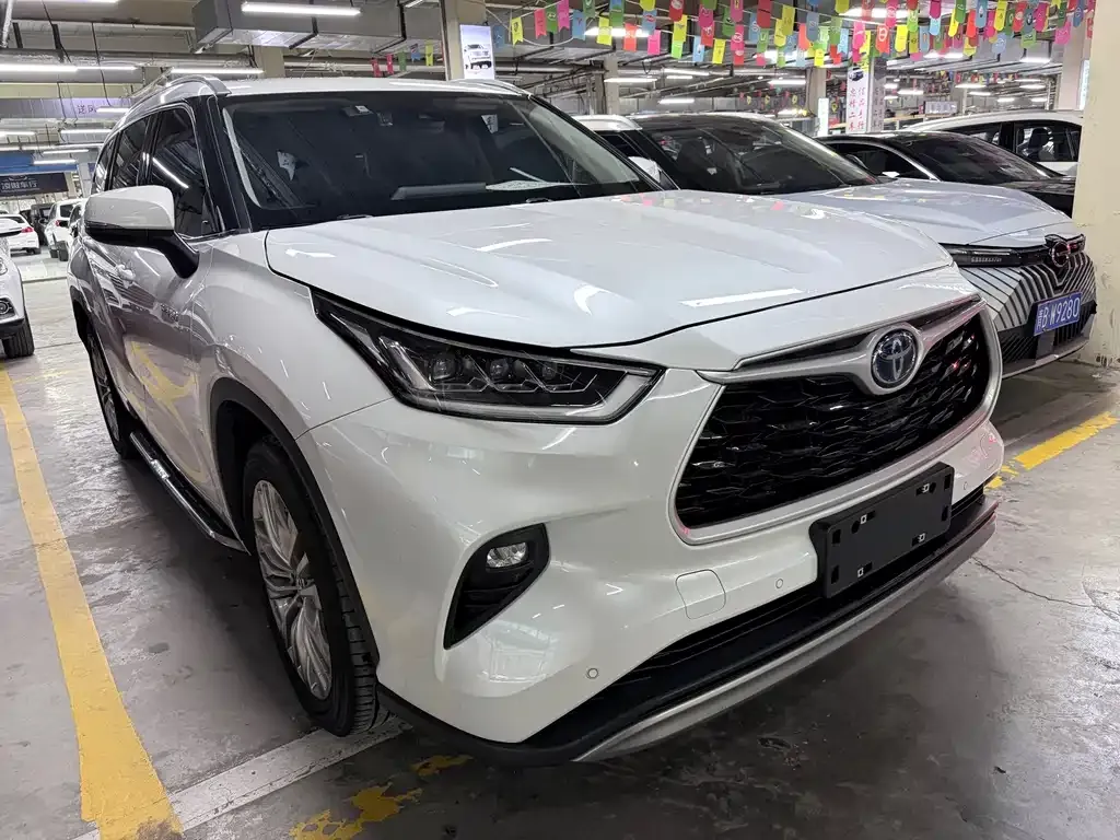 Toyota Highlander — фото 10