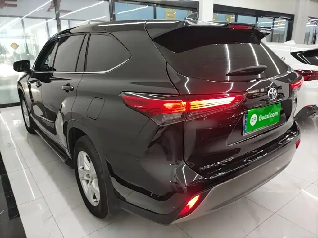 Toyota Highlander — фото 6