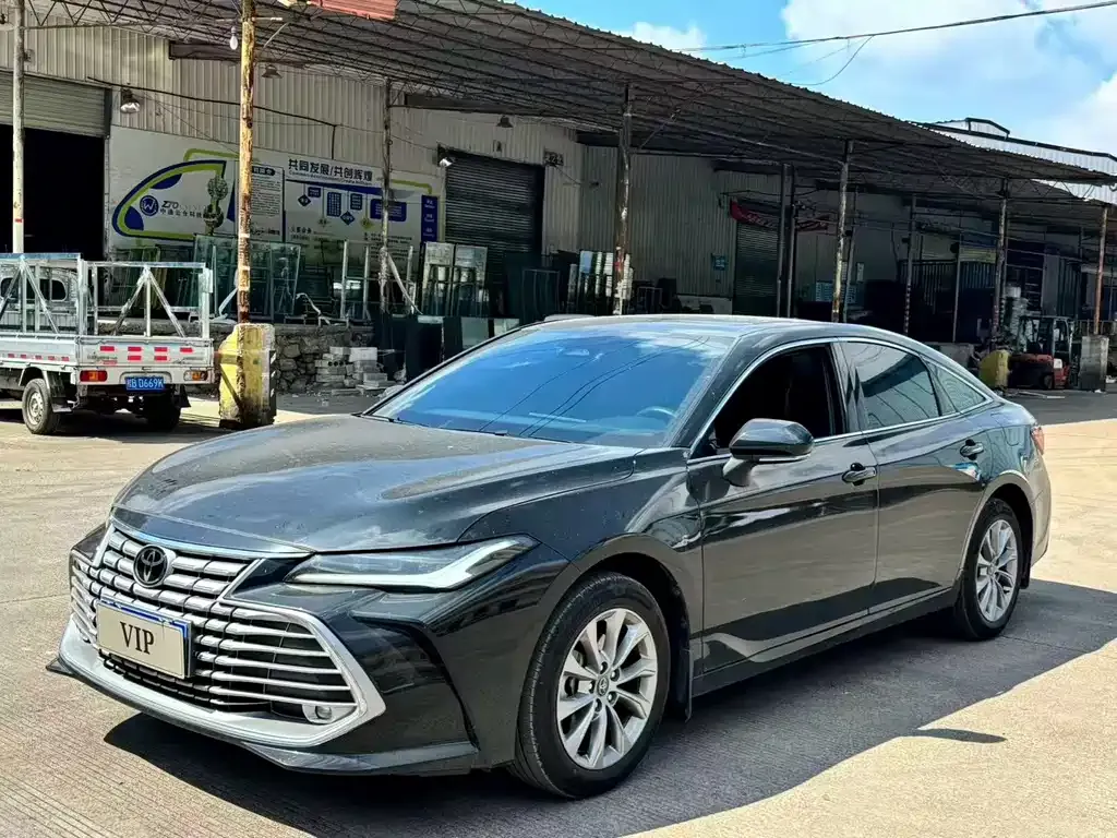 Toyota Avalon — фото 1