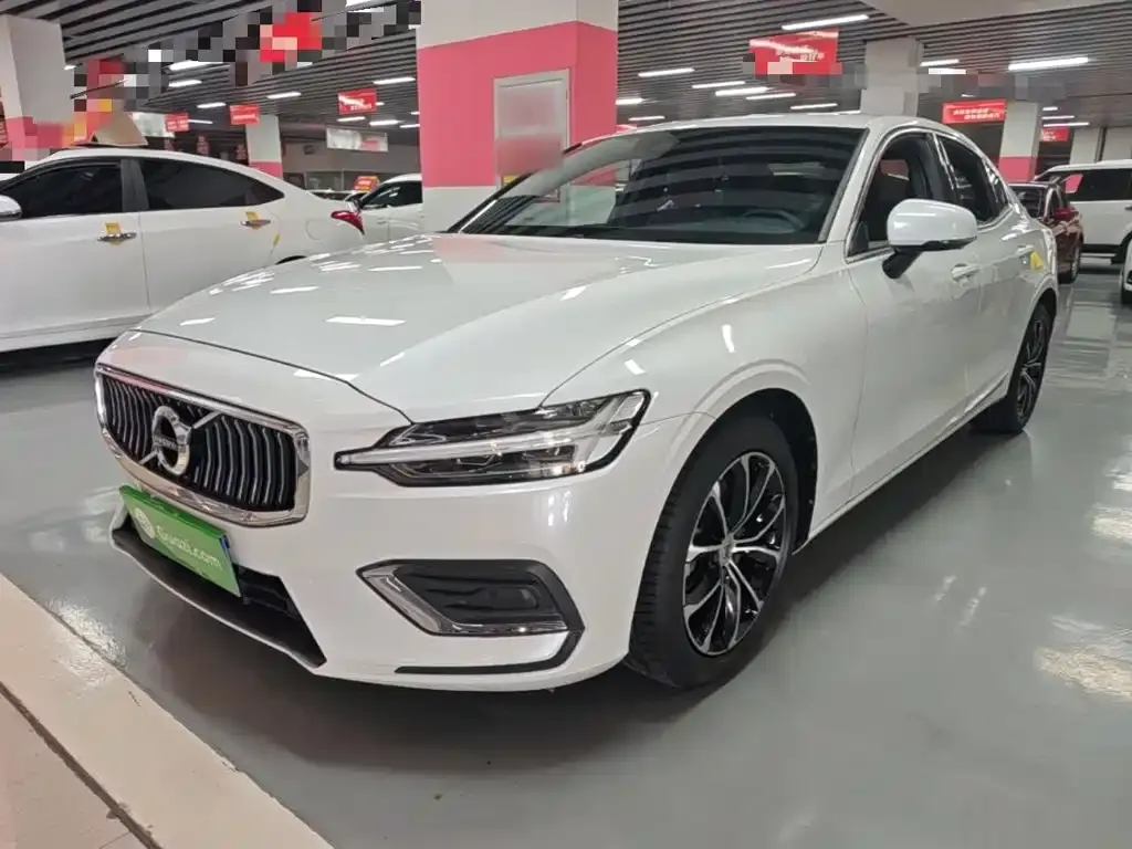 Volvo S60 — фото 1