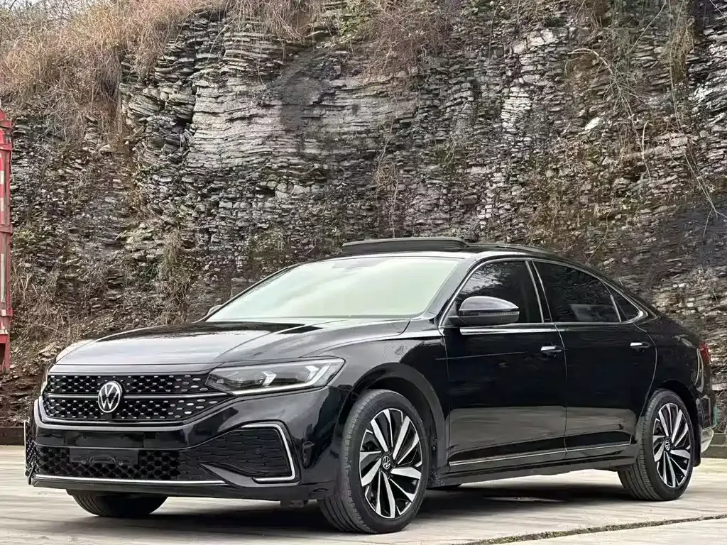 Volkswagen Passat — фото 1