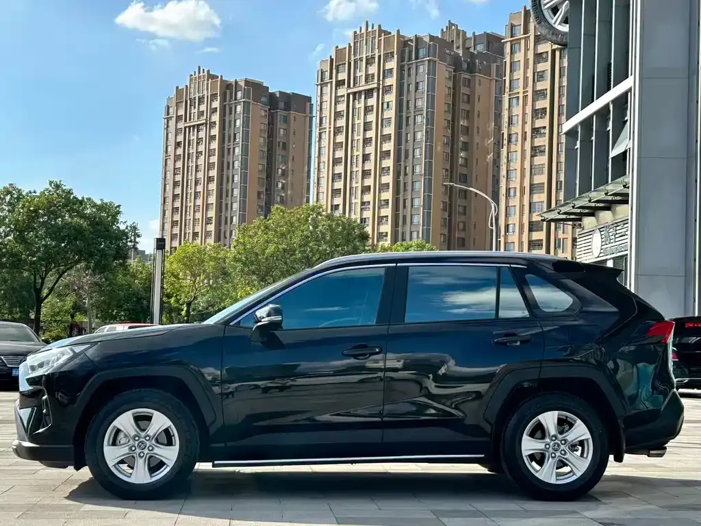 Toyota RAV4 — фото 4