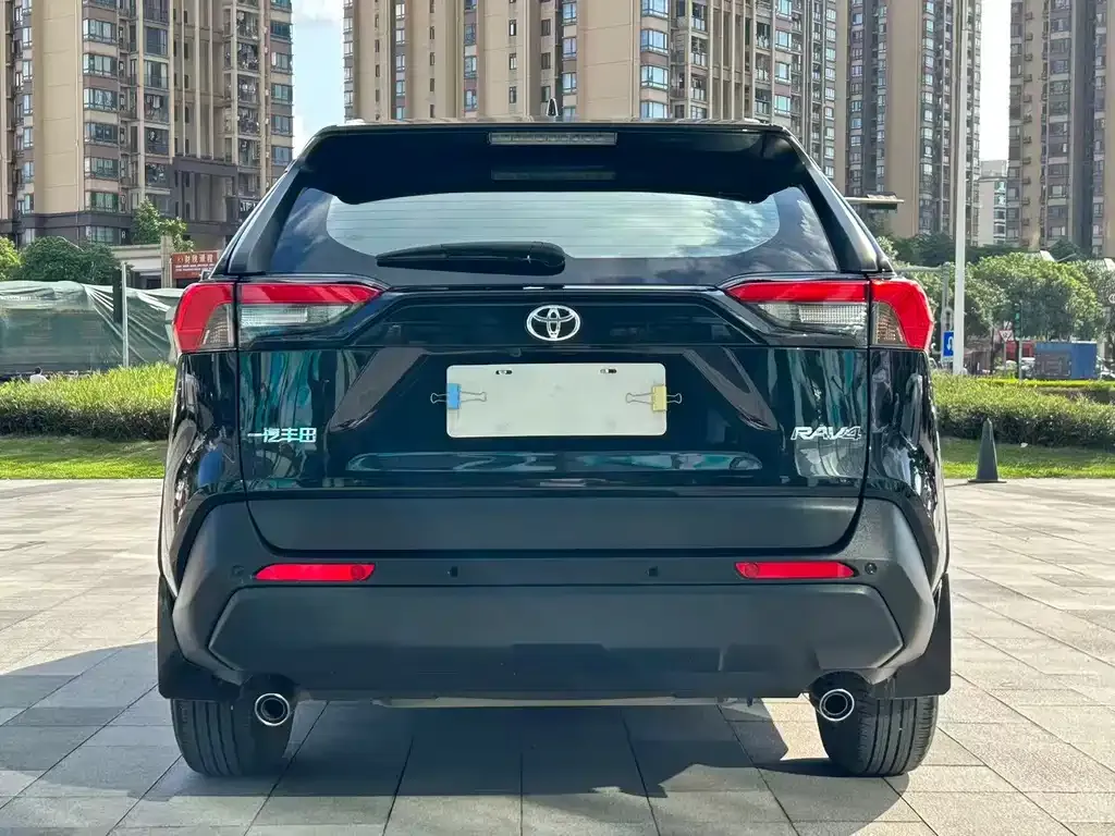 Toyota RAV4 — фото 7