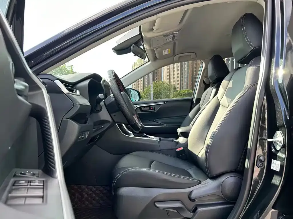 Toyota RAV4 — фото 2