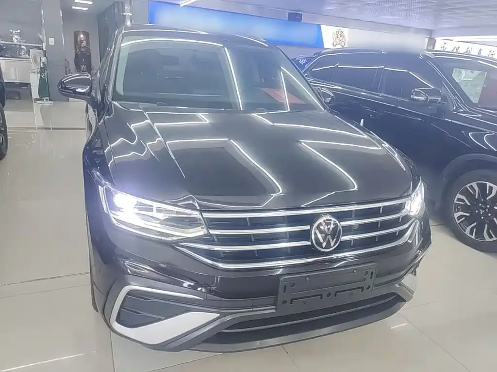 Volkswagen Tiguan L — фото 10