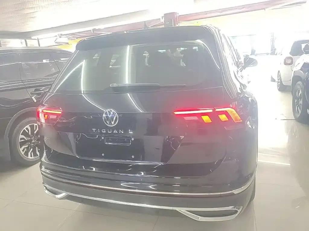 Volkswagen Tiguan L — фото 3