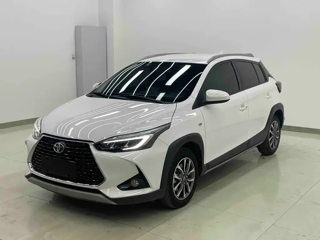 Toyota Yaris L — фото 1