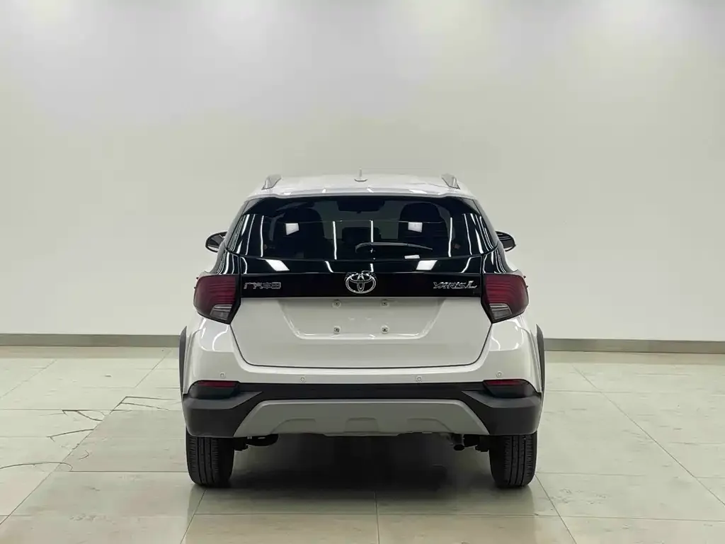 Toyota Yaris L — фото 3