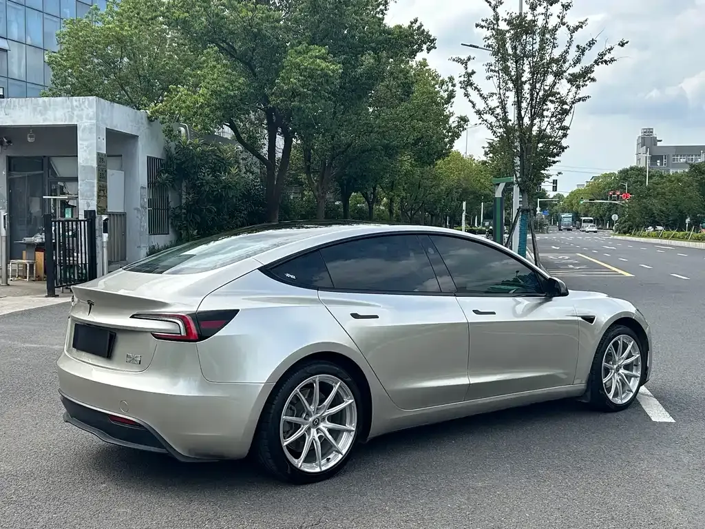 Tesla Model 3 — фото 8