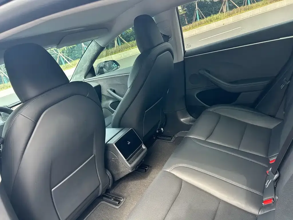 Tesla Model 3 — фото 3