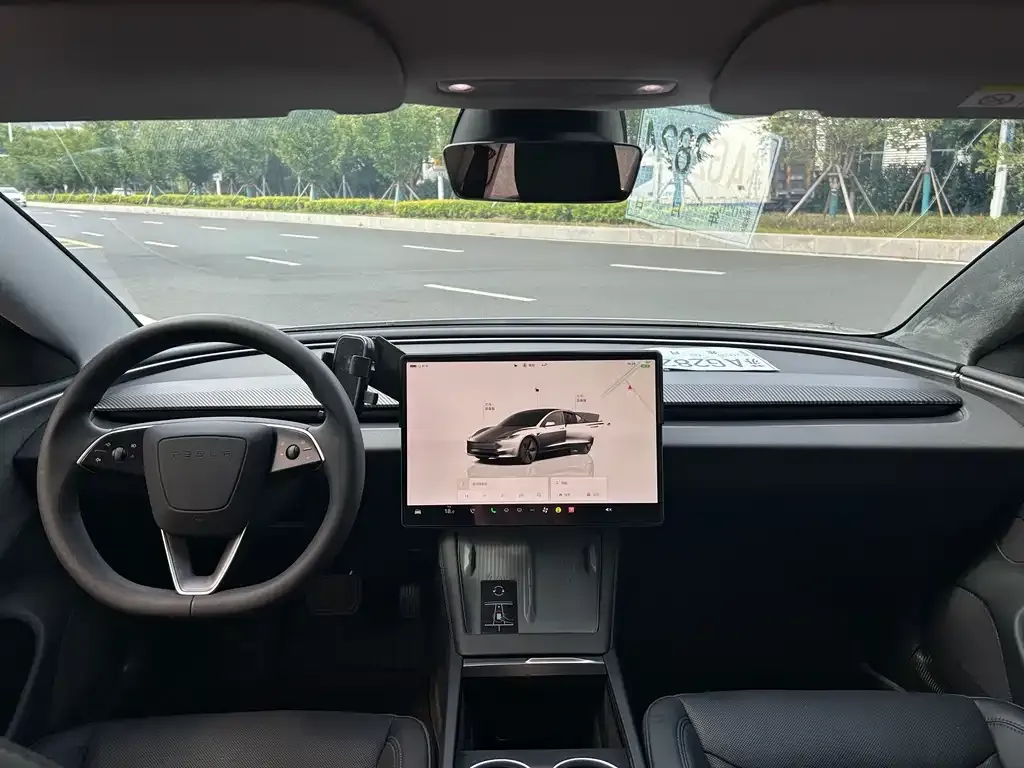 Tesla Model 3 — фото 4