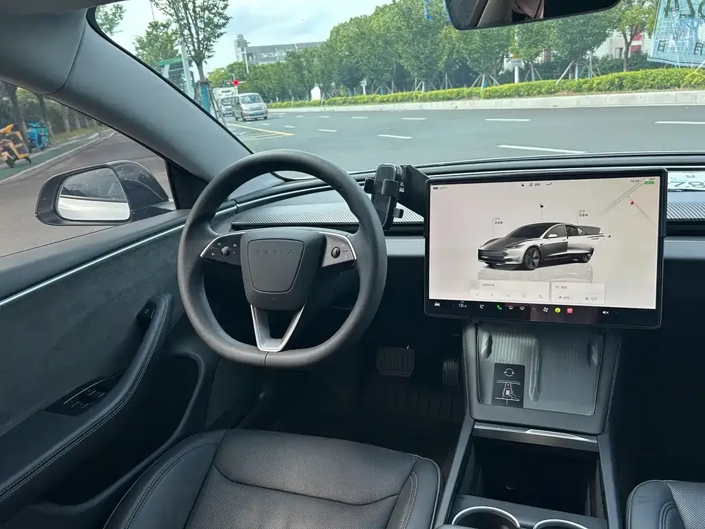 Tesla Model 3 — фото 6
