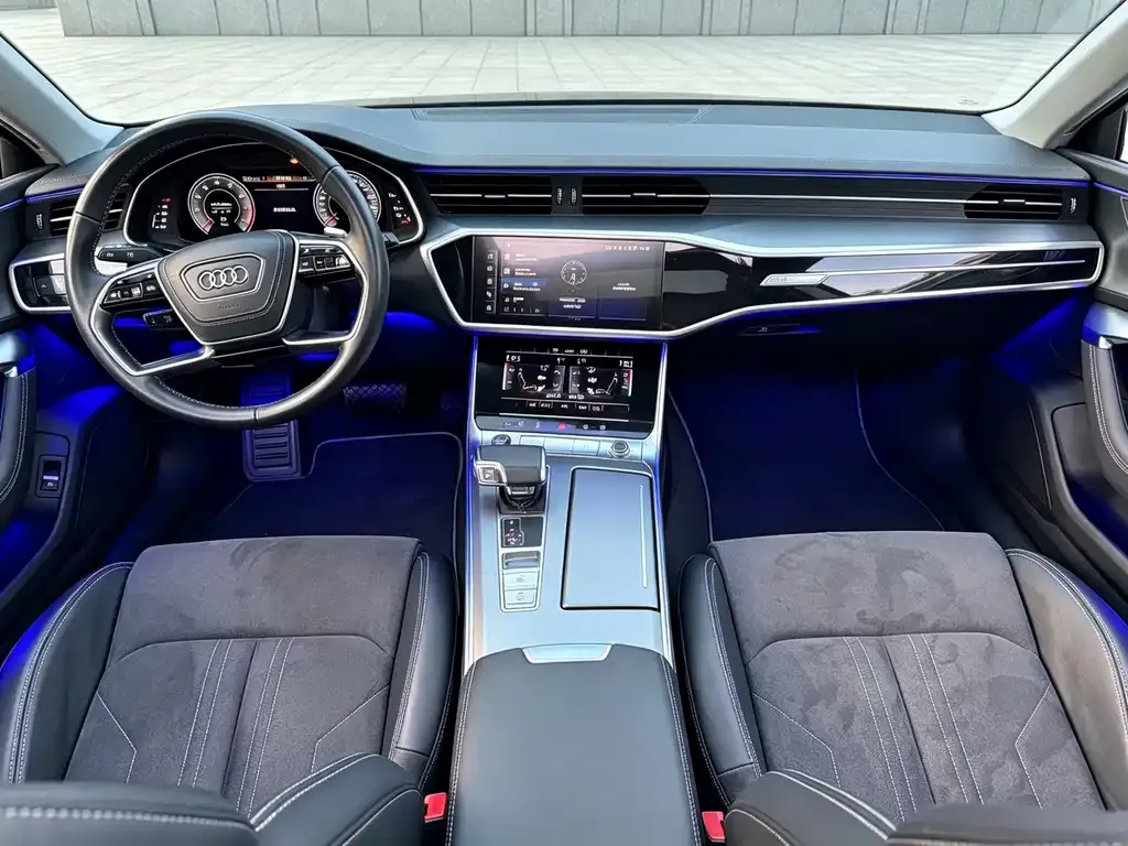 Audi A7L — фото 7