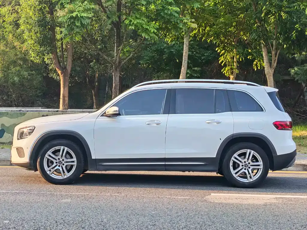 Mercedes-Benz GLB — фото 10