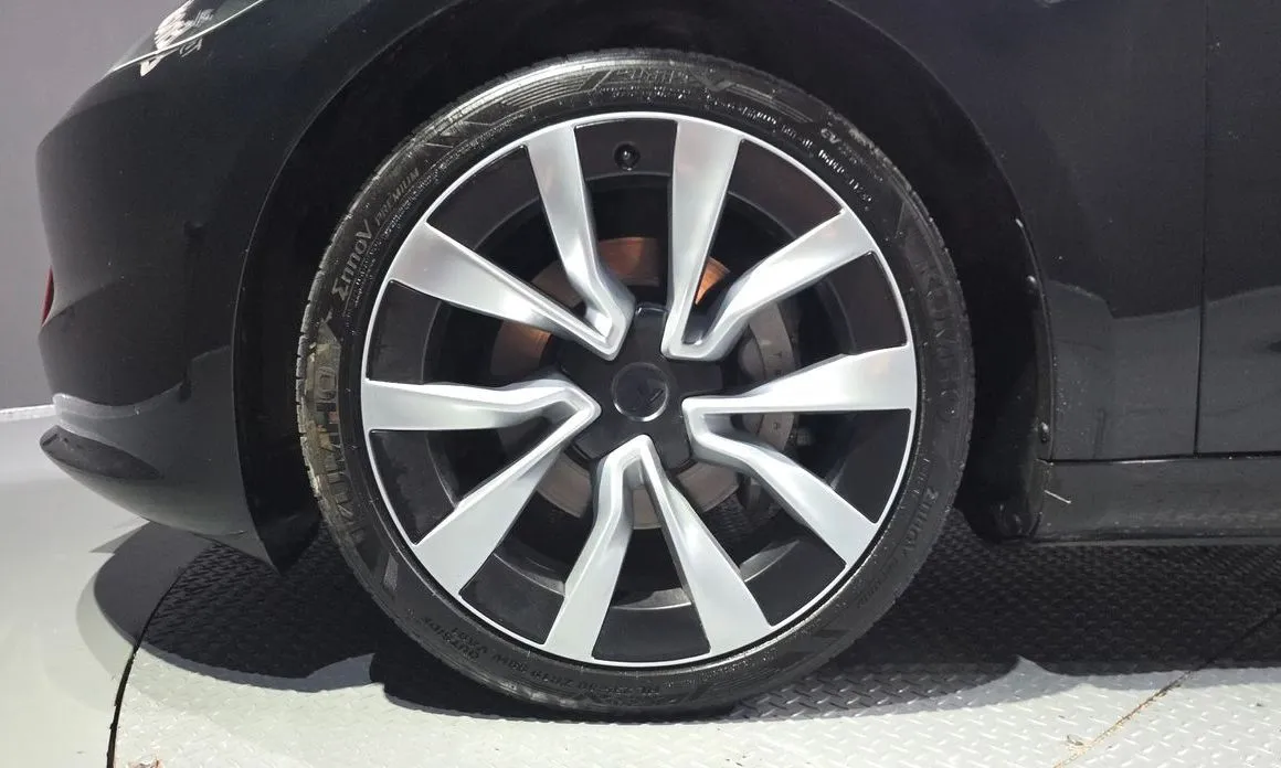 Tesla Model 3 — фото 10