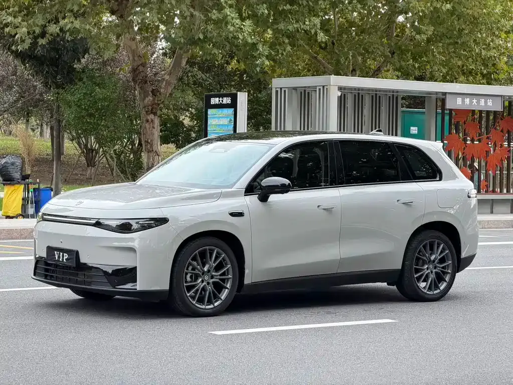 Leapmotor C10 — фото 1