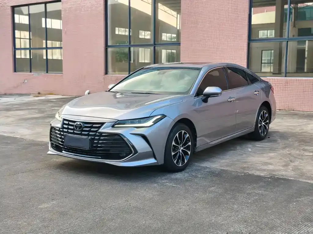 Toyota Avalon — фото 1