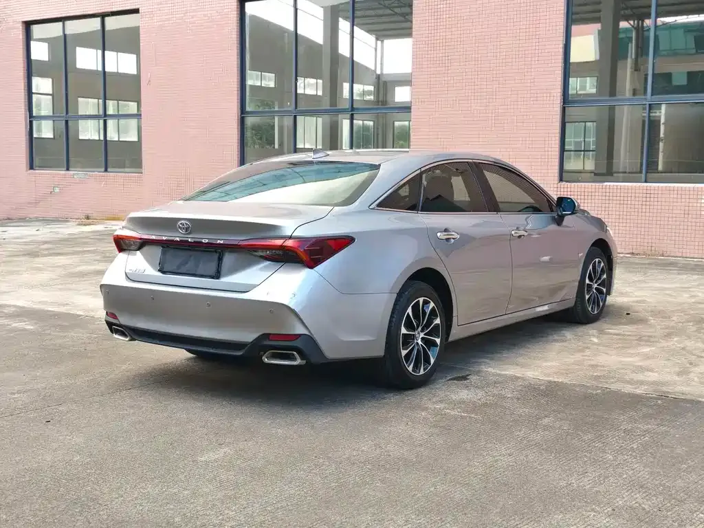 Toyota Avalon — фото 10
