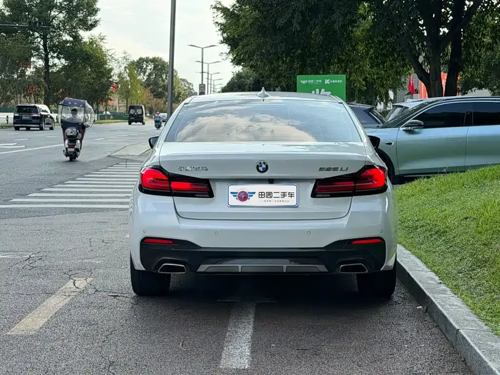 BMW 5 Series — фото 10