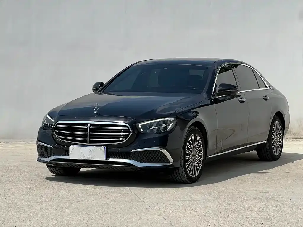Mercedes-Benz E-Class — фото 1