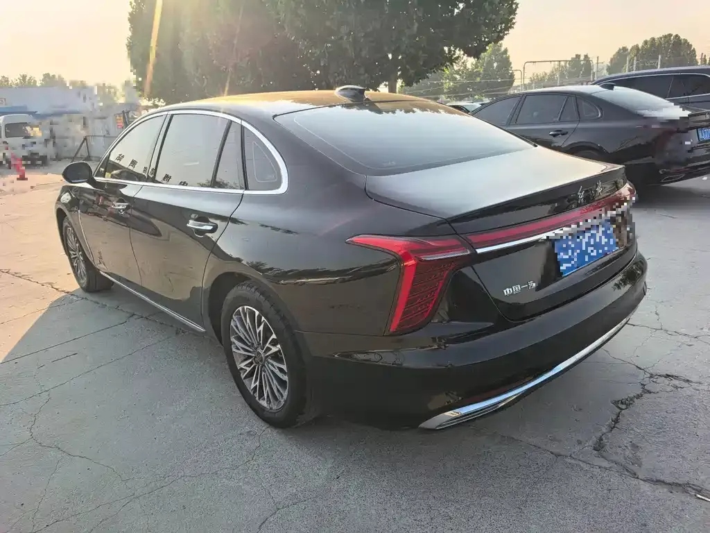 Hongqi H5 — фото 3