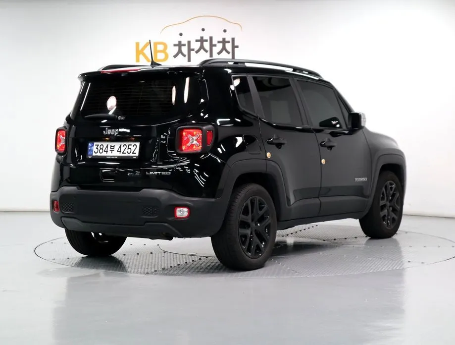 Jeep Renegade — фото 4