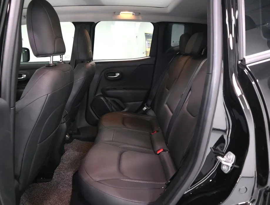 Jeep Renegade — фото 10